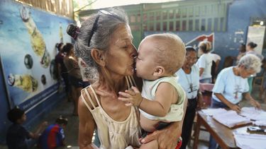 madres venezolanas celebran su dia trabajando