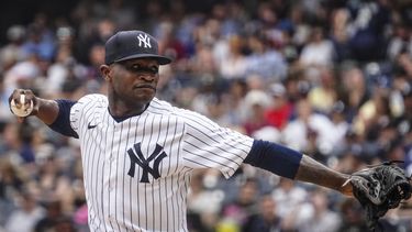 El dominicano Domingo Germán, de los Yanquis de Nueva York, lanza durante el juego del domingo 9 de julio de 2023, ante los Cachorros de Chicago (AP Foto/Bebeto Matthews)