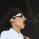 La cantante mexicana Marissa Mur durante su concierto en el Festival Vive Latino en la Ciudad de México el sábado 16 de marzo de 2024. (Foto AP/Ginnette Riquelme)