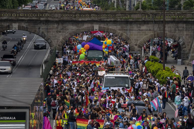 Guatemala: Cientos participan Desfile de Diversidad Sexual