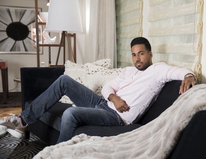 ESP-MUS_ROMEO_SANTOS-1.jpg
