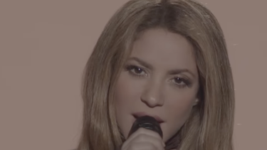 shakira emociona en los40 music awards santander 2023 con su actuacion de acrostico