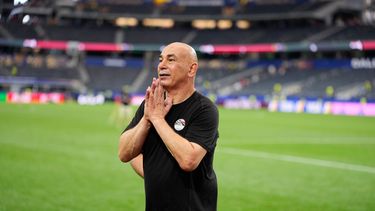 El seleccionador de Egipto Hossam Hassan tras la victoria ante Australia en una tanda de penales por los 16vos de final del Mundial, el viernes 3 de julio de 2026, en Arlington, Texas. (AP Foto/Tony Gutiérrez)