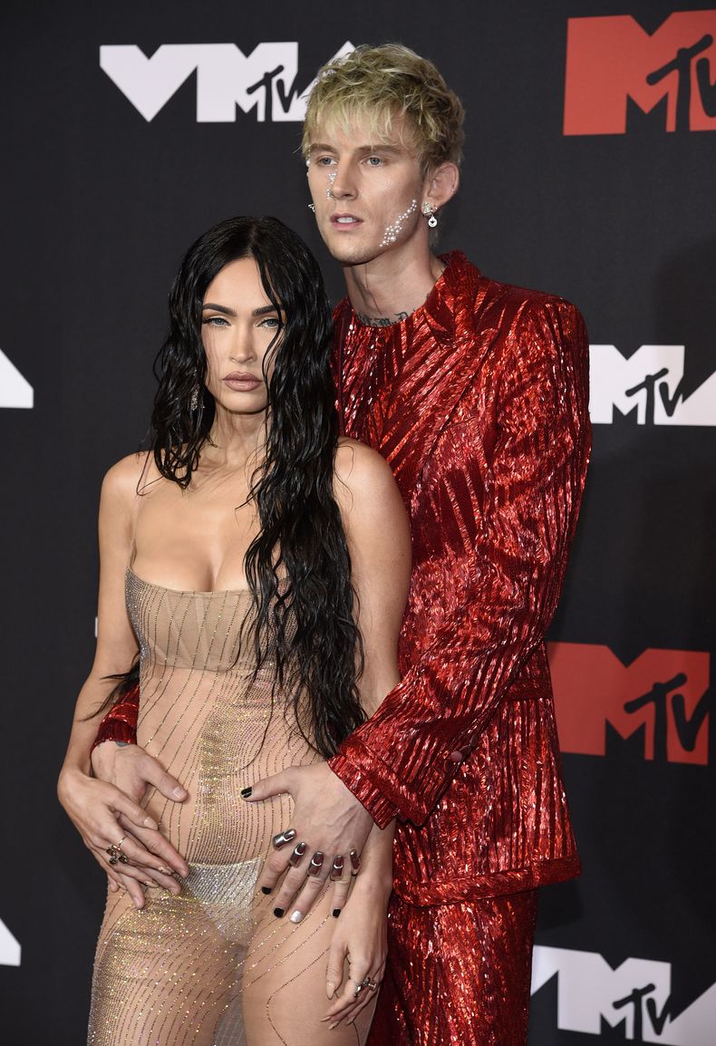 ESP-CEL MEGAN FOX-MACHINE GUN KELLY