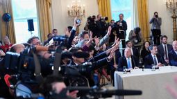 El presidente de EEUU, Donald Trump, responde a preguntas de los medios de comunicación durante una reunión con ejecutivos petroleros en la Casa Blanca, en Washington, el viernes 9 de enero de 2026. (AP Foto/Alex Brandon) El presidente de EEUU, Donald Trump, responde a preguntas de los medios de comunicación durante una reunión con ejecutivos petroleros en la Casa Blanca, en Washington, el viernes 9 de enero de 2026. (AP Foto/Alex Brandon)