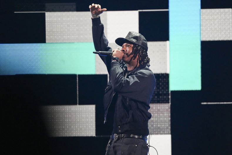 Lil Baby durante su presentación el concierto benéfico FireAid el jueves 30 de enero de 2025 en Intuit Dome en Inglewood, California. (Foto Jordan Strauss/Invision/AP)