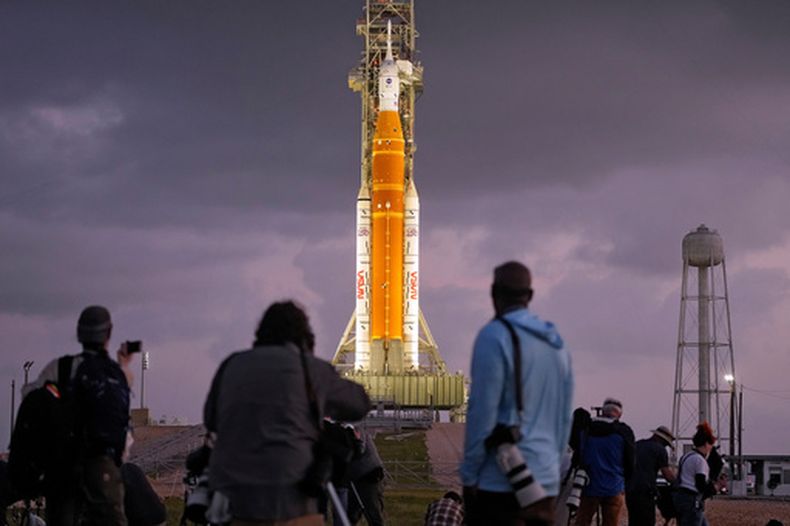 La plataforma de lanzamiento del cohete Artemis II en el Centro Espacial Kennedy en Cabo Cañaveral, Florida, el 31 de marzo del 2026. (AP foto/Chris OMeara)
