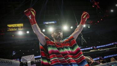 ARCHIVO - Julio César Chávez Jr. llega para su combate de boxeo contra Jake Paul, en Anaheim, California, el 28 de junio de 2025. (AP Foto/Etienne Laurent, Archivo )e)