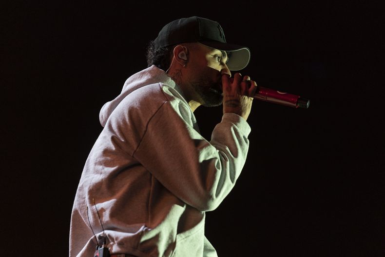 El cantante puertorriqueño Jay Wheeler durante su concierto en el Coca-Cola Flow Fest en la Ciudad de México el domingo 24 de noviembre de 2024. (Foto AP/Félix Márquez)