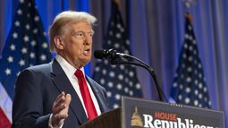 ARCHIVO - El presidente electo de EEUU Donald Trump habla en una reunión de la conferencia republicana de la Cámara de Representantes el 13 de noviembre de 2024 en Washington. (AP Foto/Alex Brandon, Archivo)
