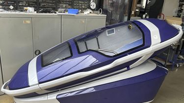 ARCHIVO – Una “vaina suicida” conocida como “Sarco”, en Rotterdam, Holanda, el 8 de julio de 2024. (AP Foto/Ahmad Seir, Archivo)