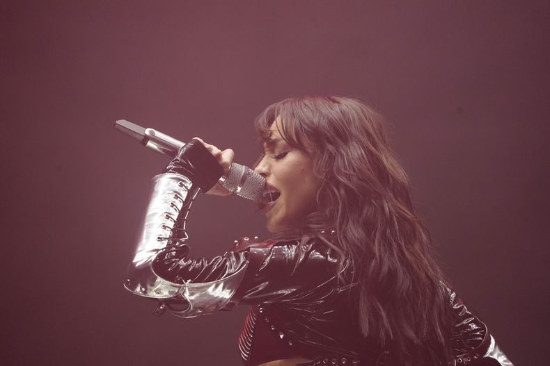 La cantante mexicana Danna Paola durante su concierto en el festival HERA HSBC en la Ciudad de México el sábado 24 de agosto de 2024. (Foto AP/Aurea Del Rosario)