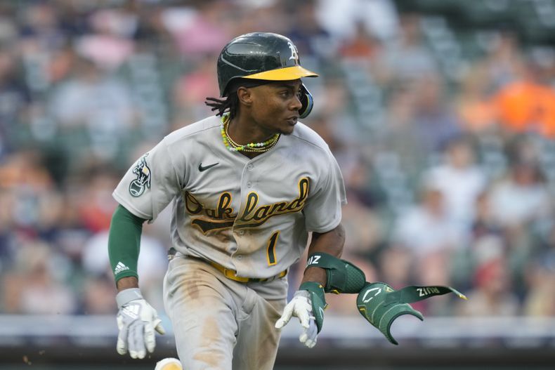 Esteury Ruiz, de los Atléticos de Oakland, conectó un sencillo productor de dos carreras en la sexta entrada del juego de béisbol en contra de los Tigres de Detroit, el miércoles 5 de julio de 2023, en Detroit. (AP Foto/Carlos Osorio)