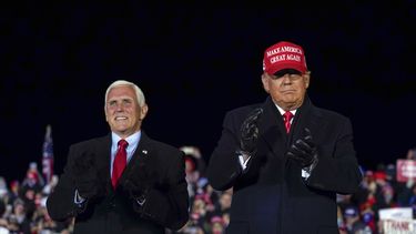 Mike Pence cada vez más atrevido en su desafío a Trump