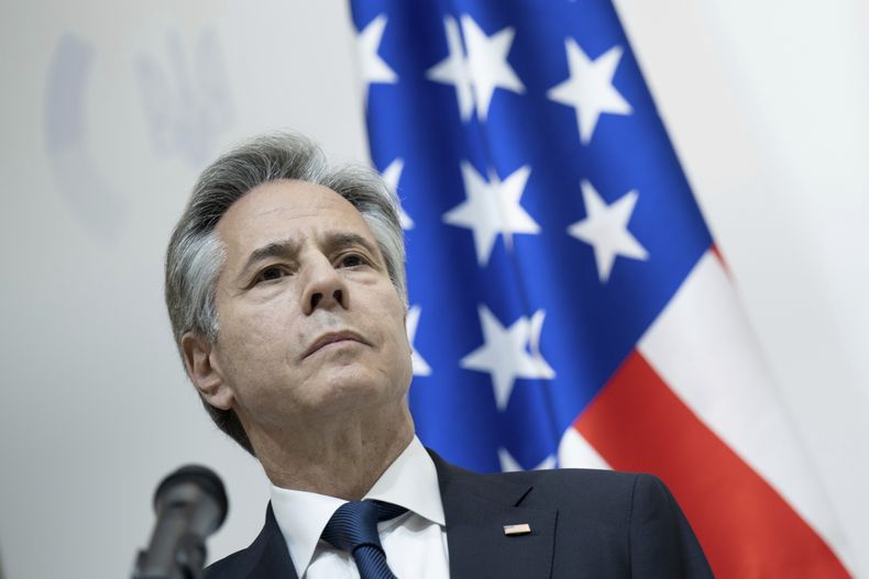 El secretario de Estado de Estados Unidos, Antony Blinken, asiste a una conferencia de prensa con el ministro del exterior ucraniano luego de sostener conversaciones en Kiev, Ucrania, el miércoles 15 de mayo de 2024. (Brendan Smialowski, Pool Photo vía AP)