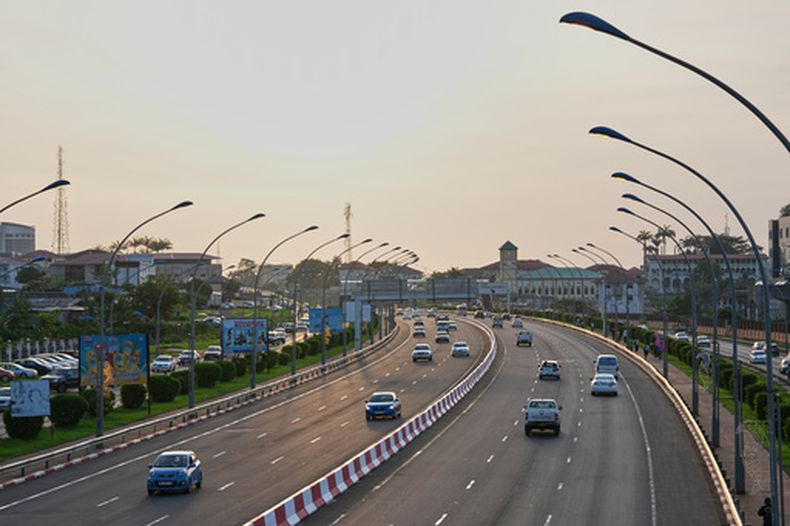 En la imagen, una carretera en Malabo, Guinea Ecuatorial, el 25 de abril de 2026. (AP Foto/Misper Apawu)