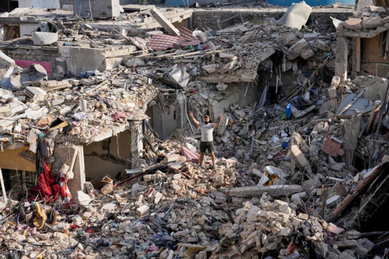 Los restos de un edificio destruido en Nabatiye, Líbano, el 16 de junio del 2026. (AP foto/Hussein Malla)