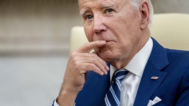 El presidente Joe Biden se reúne con el mandatario de Indonesia Joko Widodo en la Oficina Oval de la Casa Blanca, el lunes 13 de noviembre de 2023, en Washington. (AP Foto/Andrew Harnik)