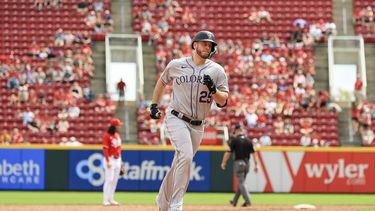 Rockies vencen a Rojos con ataque de cuatro en la séptima
