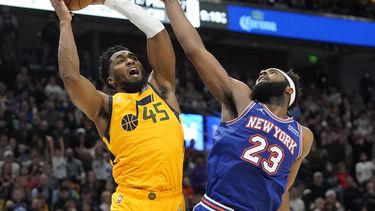Mitchell anota 32, Jazz remonta y vence a Knicks 113-104