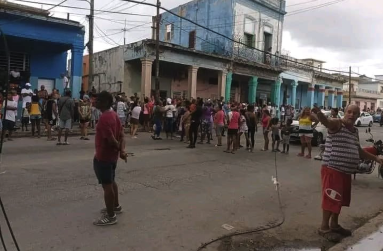 ULTIMA HORA: reportan protesta contra el régimen en la Calzada del Cerro,  La Habana