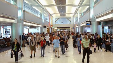 americateve | Miami se prepara para la semana de Acción de Gracias la que se ha convertido en la más ocupada en aeropuertos y carreteras del país.