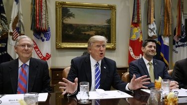 Donald Trump enfrenta un riesgoso desplome político