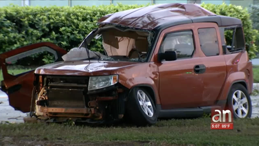 2 adolescentes heridos de gravedad en accidente en coral gables  mientras huian de la policia