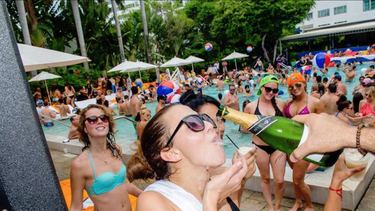 tras un violento fin de semana de spring break , miami beach regresa a la normalidad