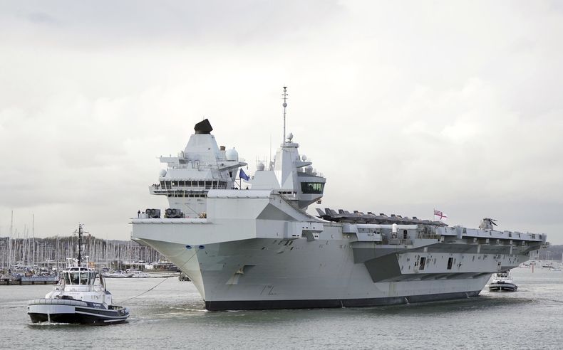 ARCHIVO - El portaaviones HMS Queen Elizabeth de la Marina Real de Reino Unido es visto el 3 de noviembre de 2023. (Andrew Matthews/PA vía AP)