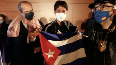 yunior garcia aguilera denuncia desde madrid el terror que ejerce el gobierno cubano