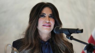 La embajadora estadounidense en Grecia Kimberly Guilfoyle en Atenas, Grecia, el 7 de octubre del 2026. (AP foto/Mark Schiefelbein, Pool)