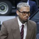 El cantante ganador del Grammy Chris Brown llega al Tribunal de la Corona de Southwark, en Londres, el viernes 11 de julio de 2025. (Foto AP/Alberto Pezzali)
