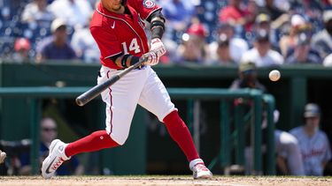 Ildemaro Vargas de los Nacionales de Washington conecta un jonrón de dos carreras en la tercera entrada del juego ante los Tigres de Detroit el domingo 21 de mayo del 2023. (AP Foto/Alex Brandon)