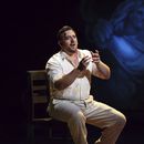 En esta imagen proporcionda por la Ópera de Santa Fe, el tenor británico Freddie de Tommaso como Mario Cavaradossi en Tosca de Puccini en la Ópera de Santa Fe el 12 de agosto de 2023. (Curtis Brown/Santa Fe Opera vía AP)