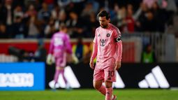 El argentino Lionel Messi, del Inter Miami, reacciona tras un gol de los Red Bulls de Nueva York, en el partido del sábado 24 de octubre de 2026 (AP Foto/Eduardo Muñoz Álvarez)