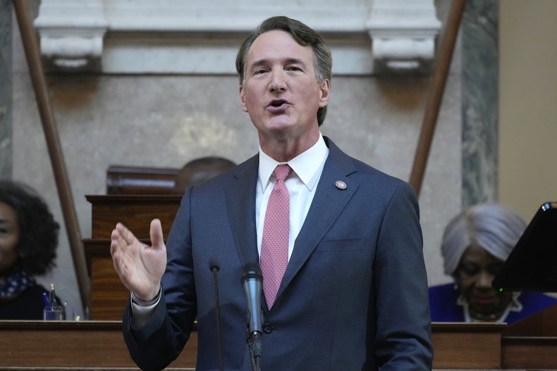El gobernador de Virginia Glenn Youngkin en un discurso ante la asamblea legislativa en Richmond, Virginia, el 13 de enero del 2025. (AP foto/Steve Helber)
