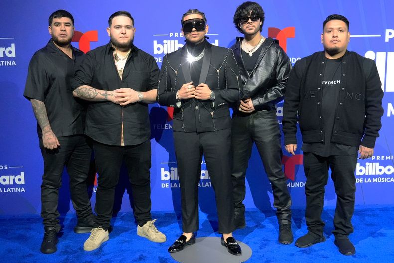 ARCHIVO - El grupo Fuerza Regida llega a los Premios Billboard Latinos, el jueves 17 de octubre de 2024, en Miami. (Foto AP/Marta Lavandier, archivo)