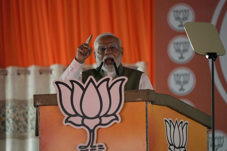 El primer ministro indio Narendra Modi en un evento de campaña en Srinagar, en la Cachemira controlada por la India, el jueves 19 de septiembre de 2024. (AP Foto/Mukhtar Khan)