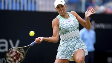 La estadounidense Madison Keys supera a su compatriota Coco Gauff en la semifinal del Abierto de Eastbourne el viernes 30 de junio del 2023. (Gareth Fuller/PA via AP)