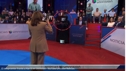 las desesperadas ayudas de las cadenas liberales de tv a kamala harris : de un teleprompter oculto a la edicion de entrevistas