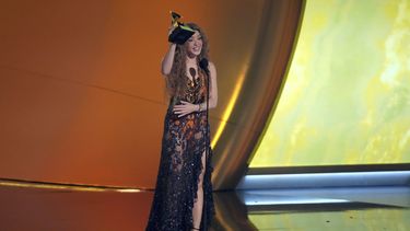 Shakira recibe el premio a mejor álbum de pop latino por Las mujeres ya no lloran en la 67ª entrega anual de los Grammy el domingo 2 de febrero de 2025 en Los Ángeles. (Foto AP/Chris Pizzello)