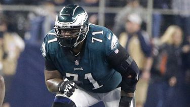 Fuente AP: Cowboys firman a tackle Jason Peters