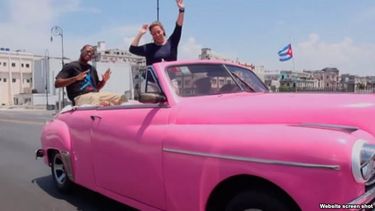 americateve | La adaptación de este videoclip rodado en las calles de La Habana es una de las más demandadas en las memorias flash que se venden y se ha convertido en un contenido viral en YouTube.