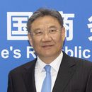 ARCHIVO - En esta fotografía difundida por el Departamento de Asuntos Extranjeros y Comercio, el ministro chino de Comercio, Wang Wentao, posa para la foto durante una reunión con su contraparte australiano Don Farrell, al margen de una reunión en Beijing, el 12 de mayo de 2023. (Michael Godfrey/Departamento de untos Extranjeros y Comercio vía AP, Archivo)