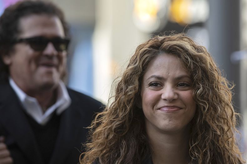 ARCHIVO - La cantante colombiana Shakira llega a un tribunal de Madrid, el 27 de marzo de 2019. (AP Foto/Bernat Armangue, Archivo)
