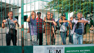 exiliados de miami envian ayuda a cubanos varados en mexico