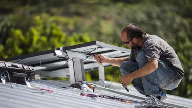 estudio urge paneles solares en techos de puerto rico