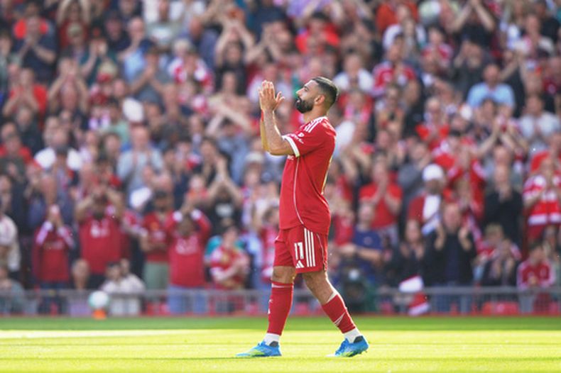 Mohamed Salah del Liverpool sale del campo como cambio en el encuentro de la Liga Premier ante el Crystal Palace el sábado 25 de abril del 2026. (AP Foto/Ian Hodgson)