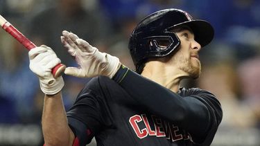 Guardianes envían a Bradley Zimmer a los Azulejos